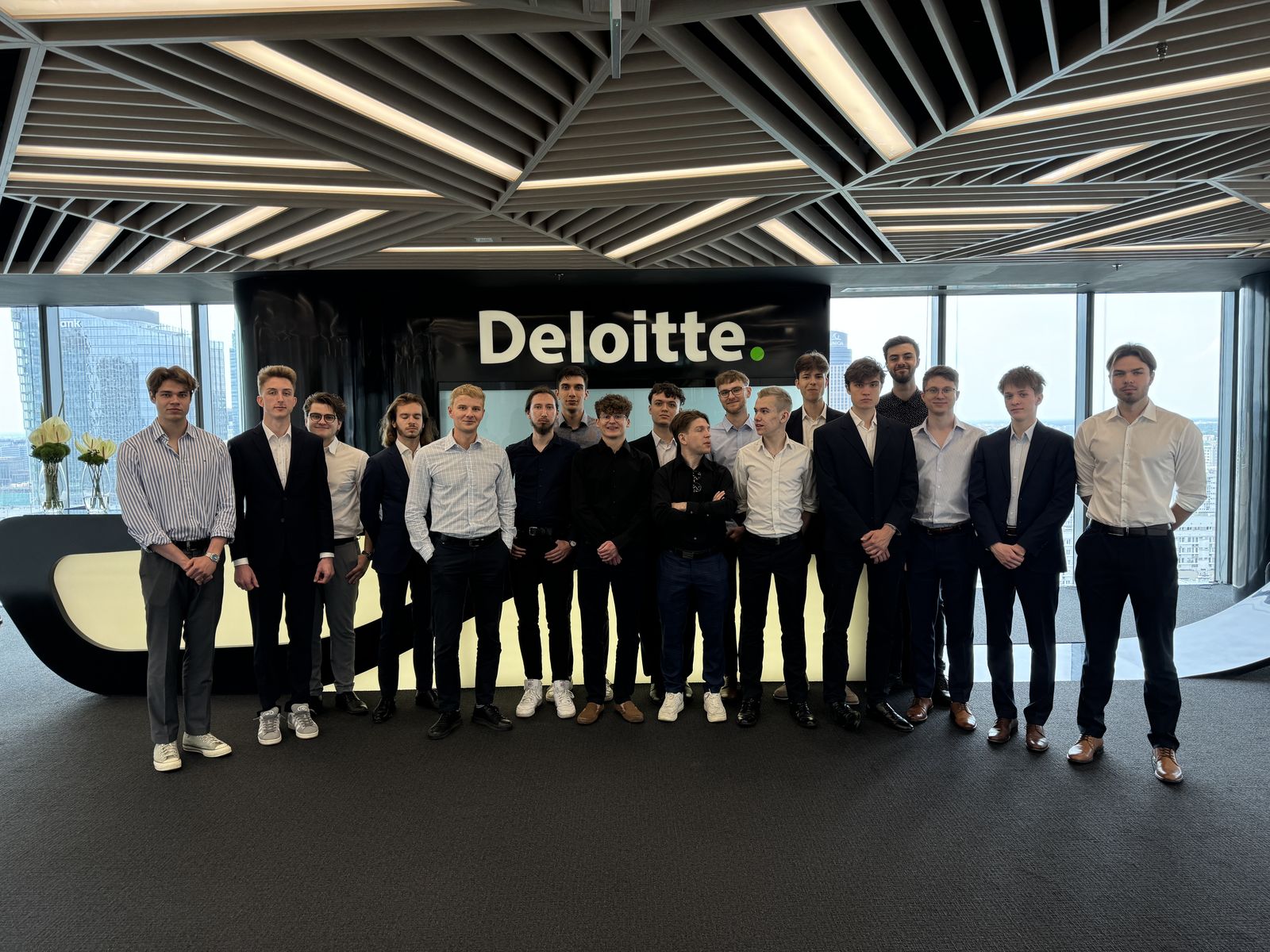 Uczestnicy Warsaw Study Excursion 2024 w biurze Deloitte
